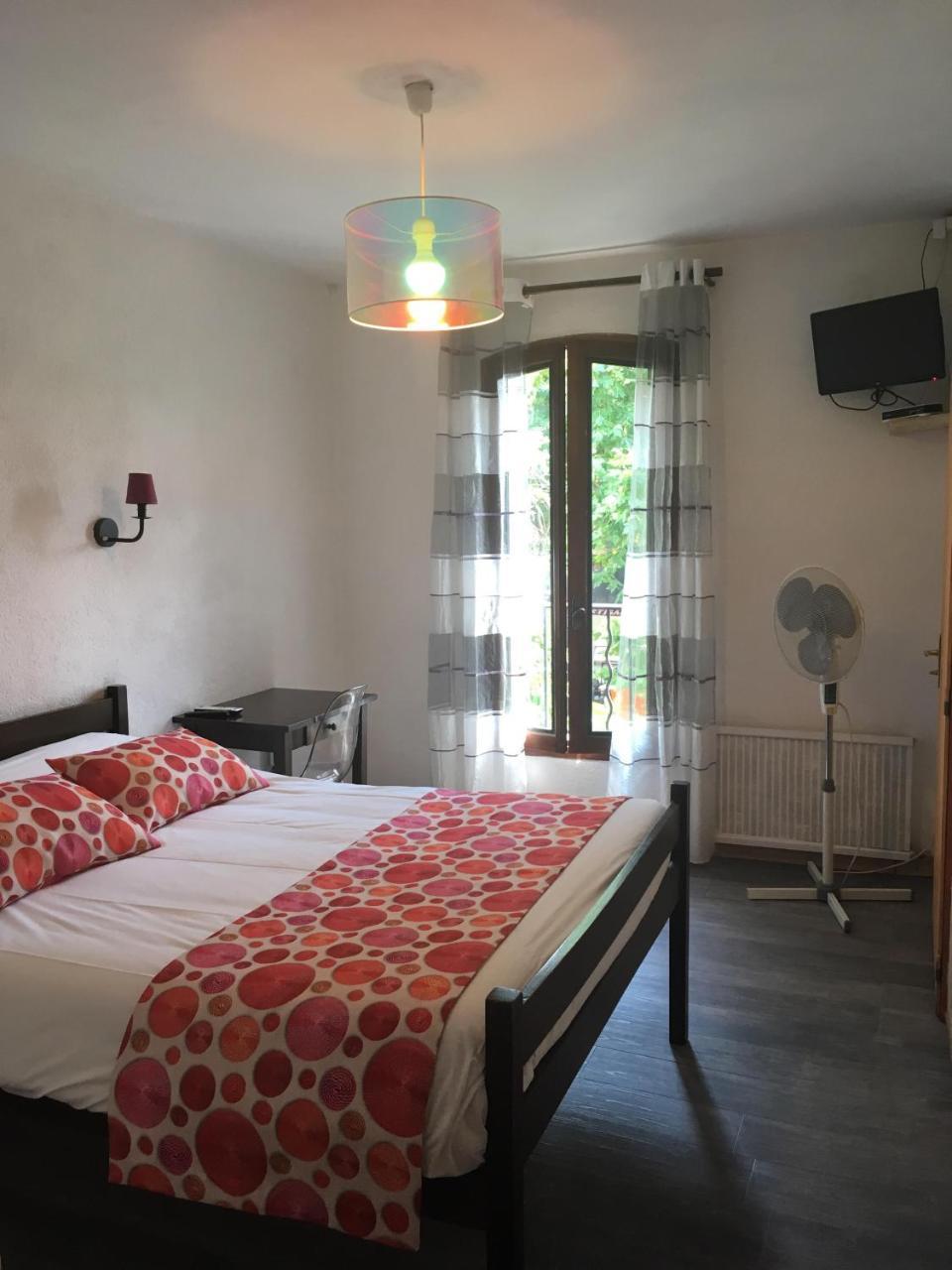 Auberge De Rustreou Rustrel Luaran gambar