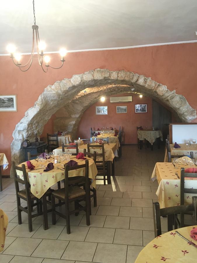Auberge De Rustreou Rustrel Luaran gambar